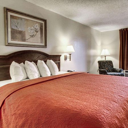 Quality Inn & Suites Клинтън Екстериор снимка