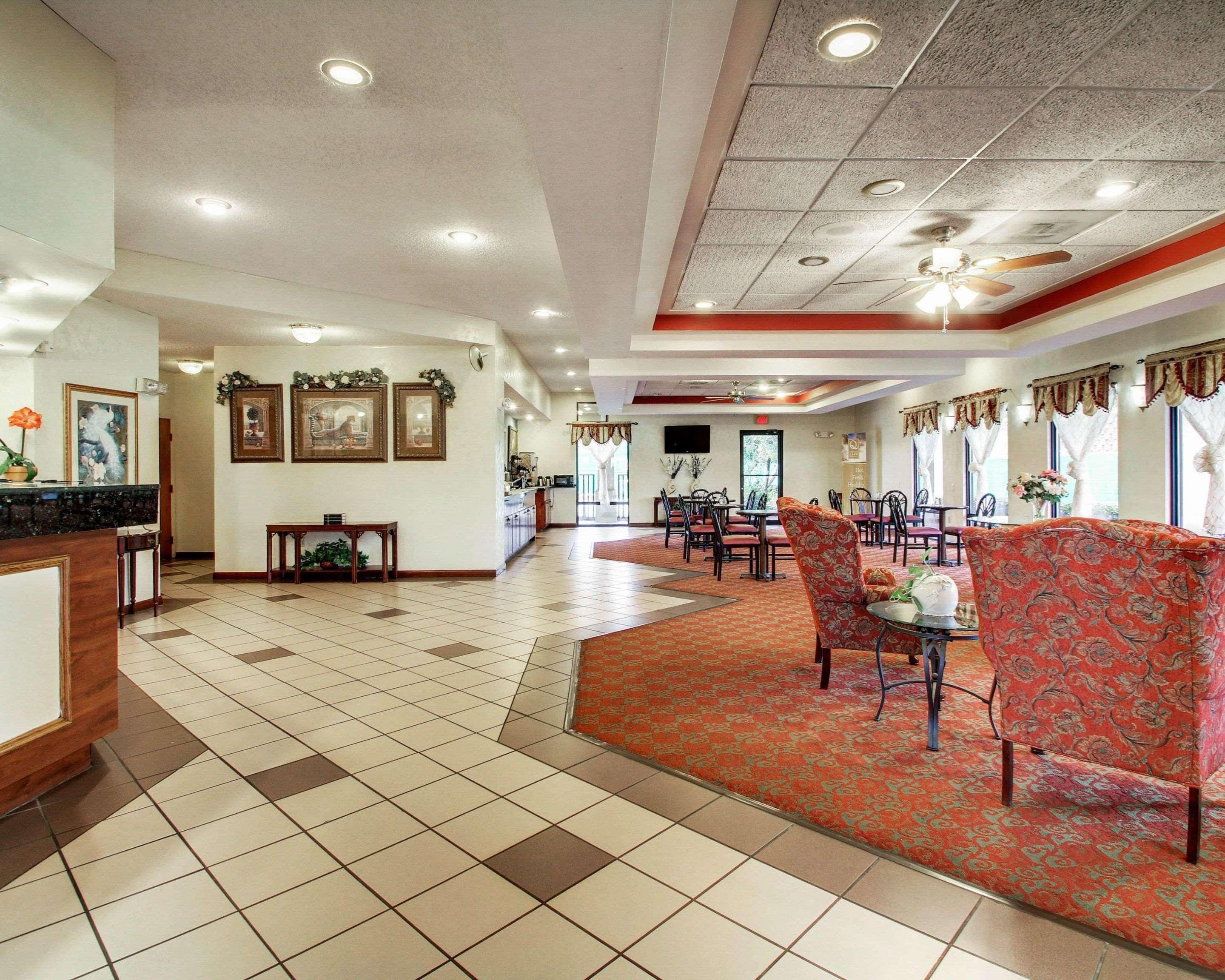 Quality Inn & Suites Клинтън Екстериор снимка