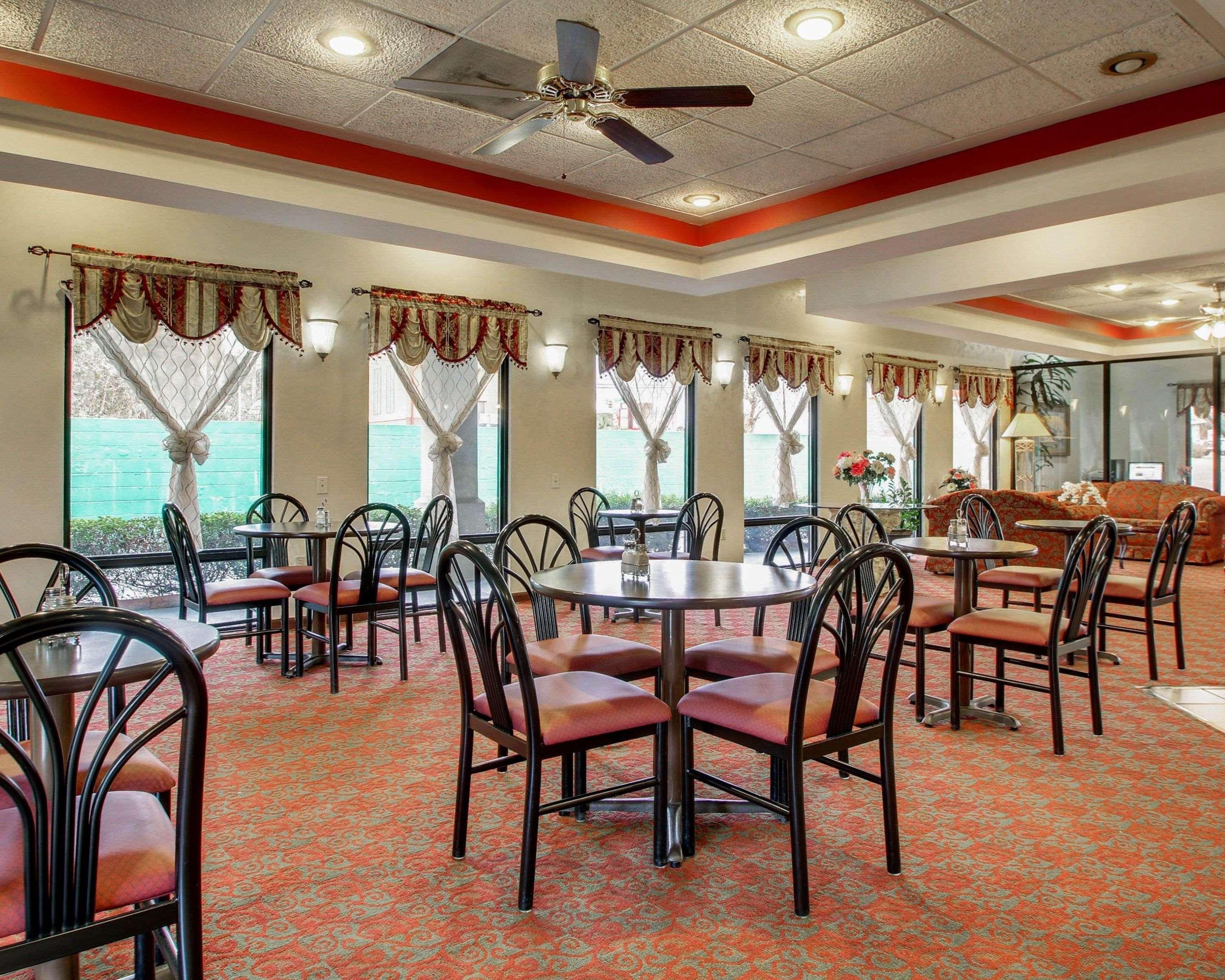 Quality Inn & Suites Клинтън Екстериор снимка