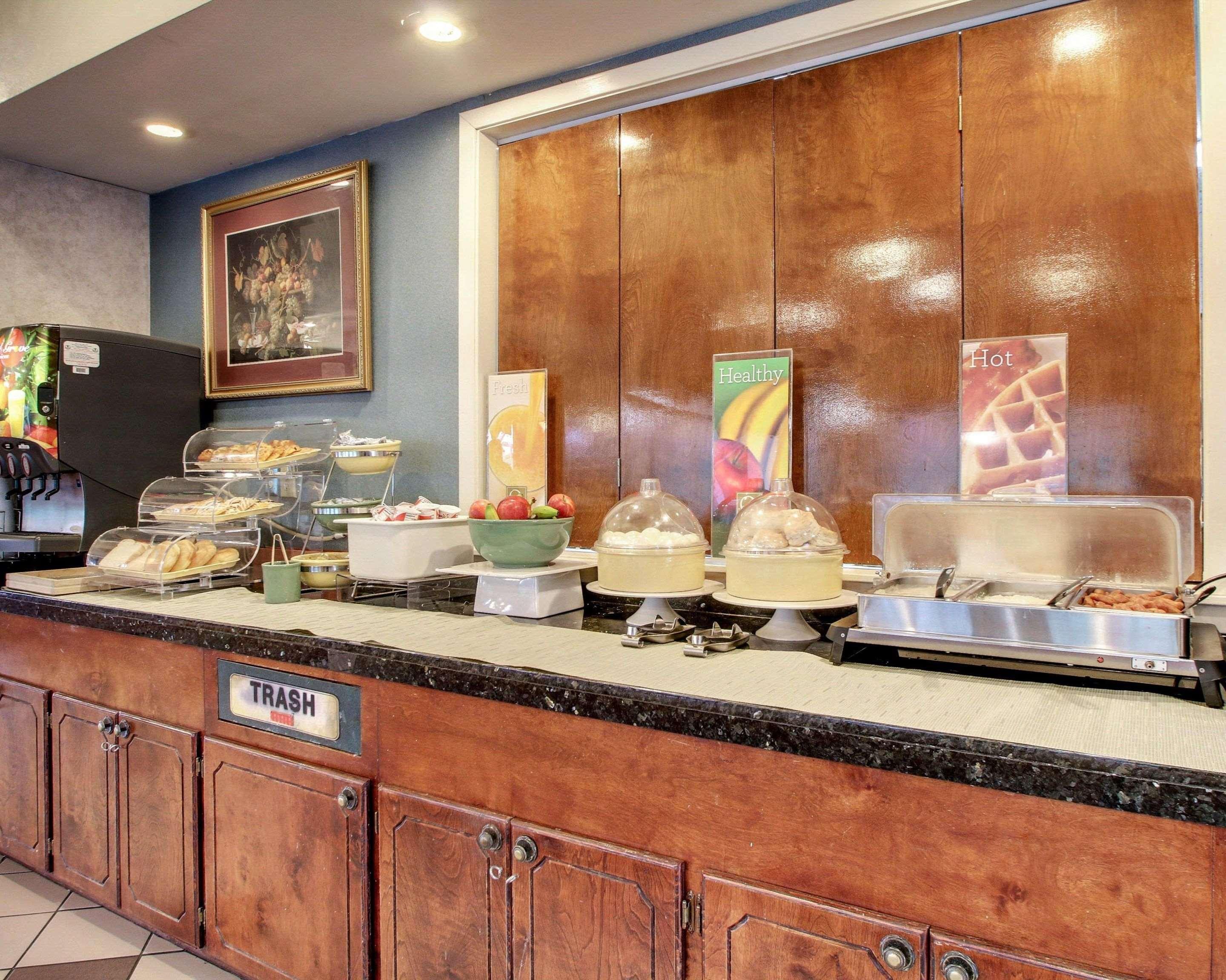 Quality Inn & Suites Клинтън Екстериор снимка