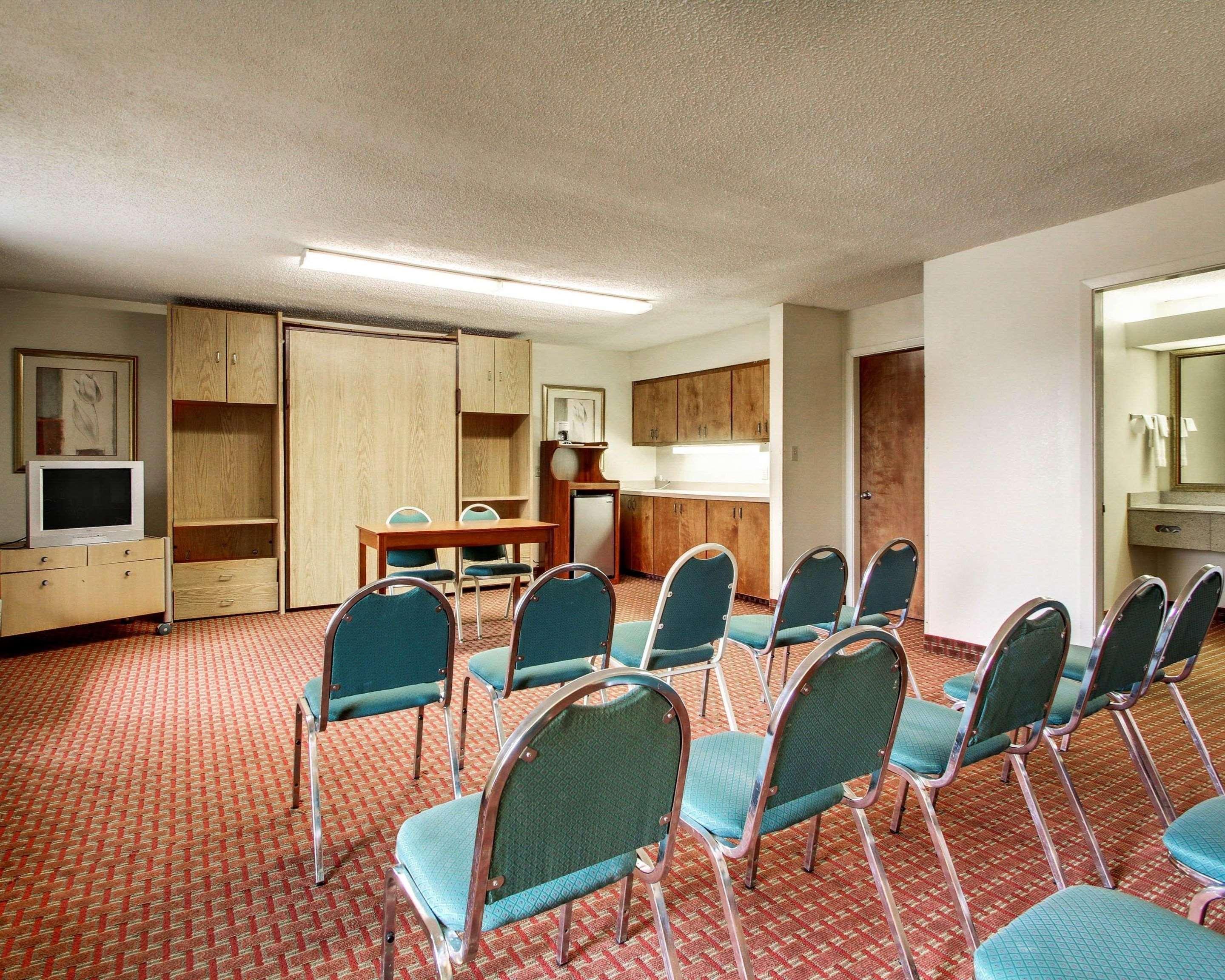 Quality Inn & Suites Клинтън Екстериор снимка